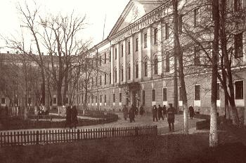 Здание Михайловского кадетского корпуса, которое на долгие годы приютило университет