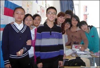 Школа иностранных языков в Чунцине. С учениками.