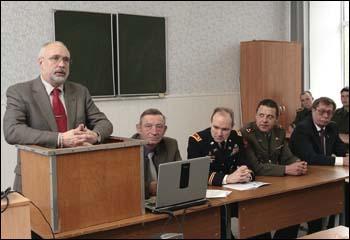 директор Института международного образования ВГУ профессор Владимир Родионов