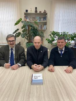 Слева направо: профессор А.&nbsp;В.&nbsp;Арапов, доцент С.И.&nbsp;Сулимов, доцент Д.Г.&nbsp;Кукарников